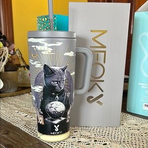 Meoky Cat Design Tumbler